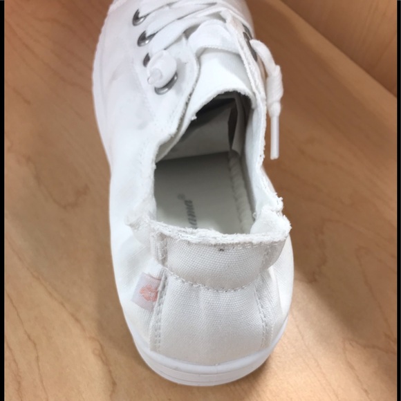 Tommy Bahama Memory Foam Sneakers - Picture 3 of 5